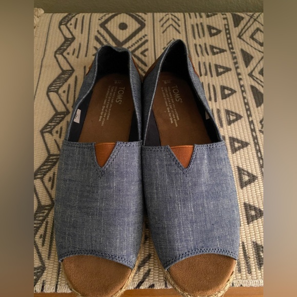 TOMS blue chambray peep-toe flats - Picture 2 of 4